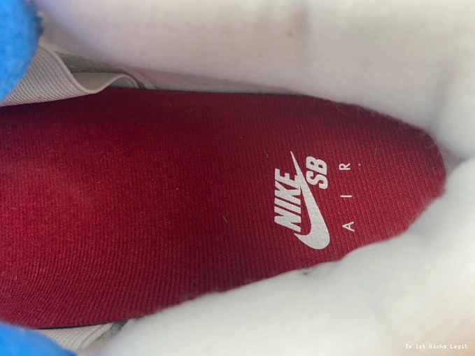 SB 4 Retro Jordan DR5415-104 0629